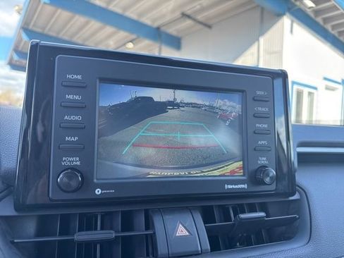 Used 2021 Toyota RAV4 XLE w/ Convenience Package image 32