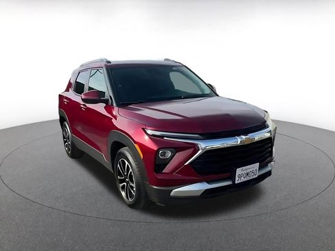 Used 2025 Chevrolet TrailBlazer LT image 3