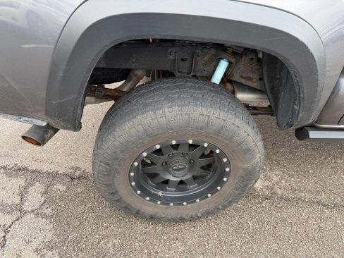 Used 2016 Toyota Tacoma TRD Off-Road w/ Premium & Technology Package image 51