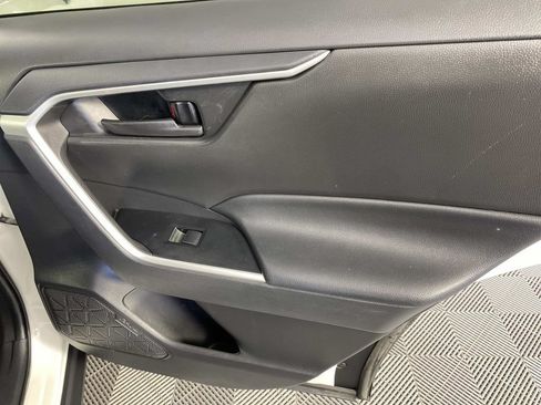 Used 2021 Toyota RAV4 LE AWD/4WD image 21