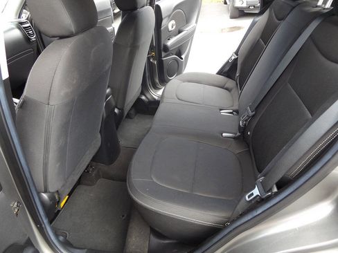 Used 2016 Kia Soul FWD image 16