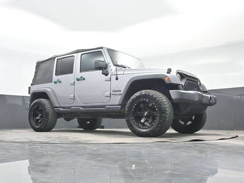 Used 2018 Jeep Wrangler Unlimited Sport S AWD/4WD image 32