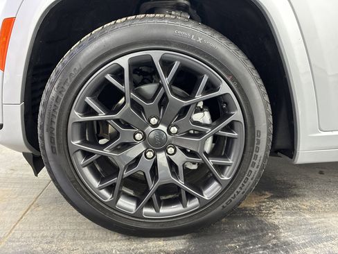 Used 2025 Jeep Grand Cherokee L Summit AWD/4WD image 27