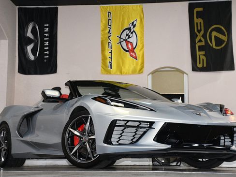 Used 2022 Chevrolet Corvette Stingray Convertible w/ Z51 Performance Package RWD image 83