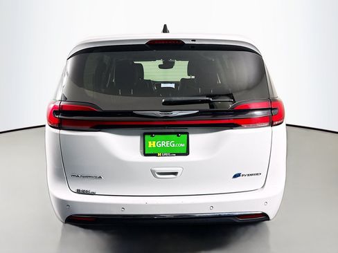 Used 2024 Chrysler Pacifica Limited FWD image 8