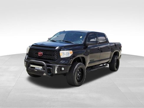 Used 2017 Toyota Tundra SR5 w/ SR5 Upgrade Package RWD image 2