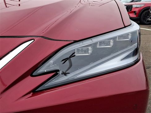 Used 2022 Lexus ES 300h Ultra Luxury w/ Accessory Package 2 image 9