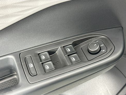 Used 2023 Volkswagen Taos S FWD image 17
