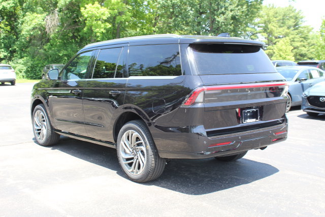Used 2026 Lincoln Navigator Reserve AWD/4WD image 5