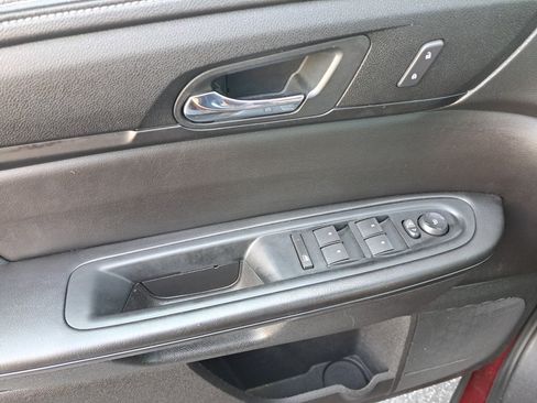 Used 2015 GMC Acadia SLE FWD image 32