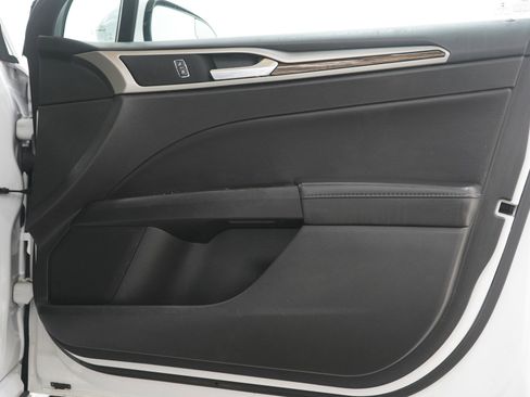 Used 2015 Ford Fusion SE w/ Equipment Group 202A image 9