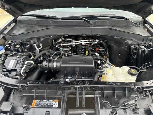 Used 2022 Ford Explorer XLT w/ Equipment Group 202A image 25
