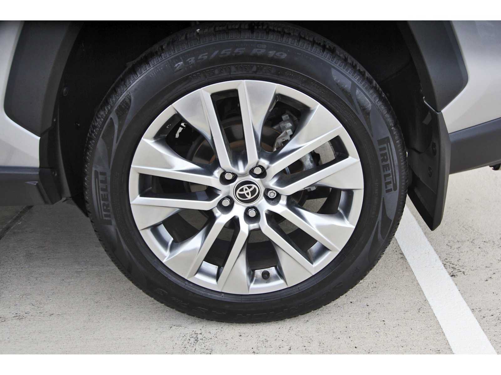 Used 2022 Toyota RAV4 XLE Premium FWD image 30