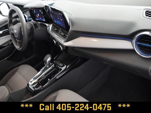 Used 2025 Chevrolet Trax LT FWD image 20