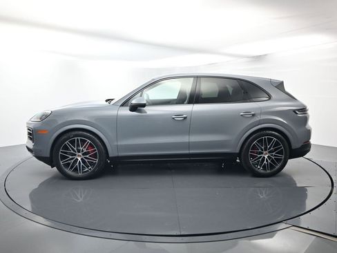 Certified 2025 Porsche Cayenne S image 2