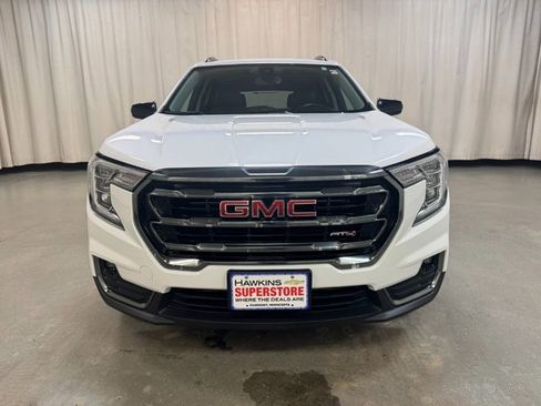 Used 2024 GMC Terrain AT4 image 10