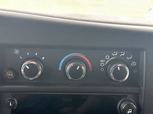 Used 2025 Chevrolet Express 3500 LT w/ LT Preferred Equipment Group RWD image 27