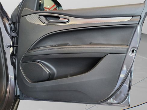 New 2025 Alfa Romeo Stelvio Sprint image 33