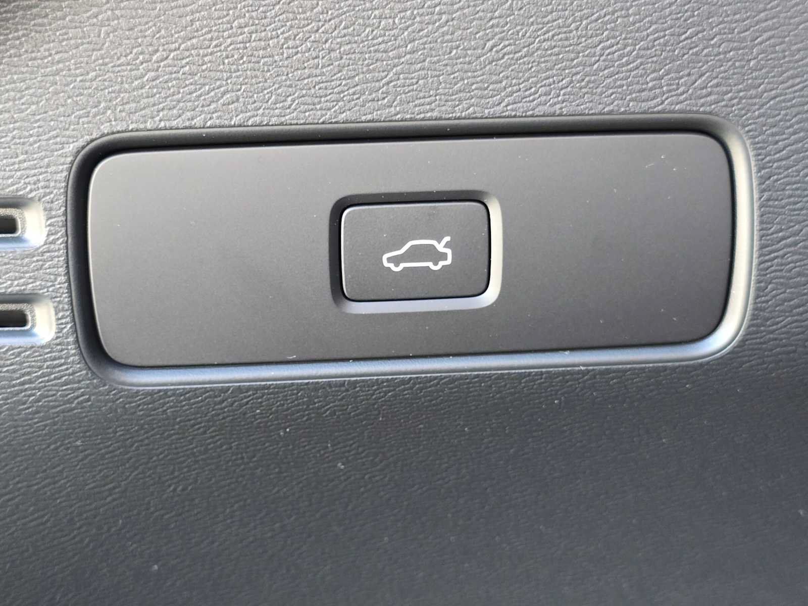 Certified 2023 Volvo XC40 Recharge Ultimate AWD/4WD image 31