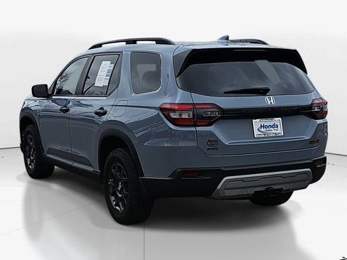 Used 2025 Honda Pilot TrailSport image 5