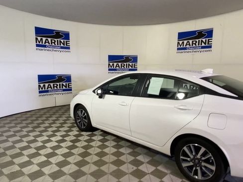 Used 2025 Nissan Versa SV FWD image 8