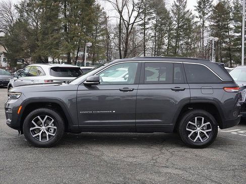 Used 2025 Jeep Grand Cherokee Limited AWD/4WD image 20