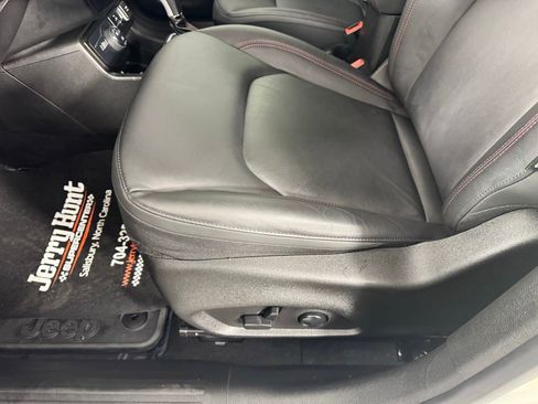 Used 2023 Jeep Renegade Trailhawk w/ Trailhawk Elite Group image 11