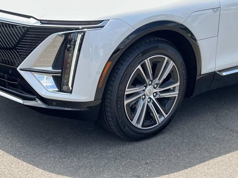 Certified 2024 Cadillac Lyriq Luxury w/ LPO, Floor Liner Package AWD/4WD image 7