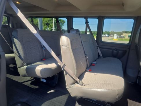 Used 2023 GMC Savana 3500 LS RWD image 12