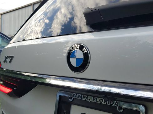 Used 2025 BMW X7 xDrive40i w/ M Sport Package AWD/4WD image 6