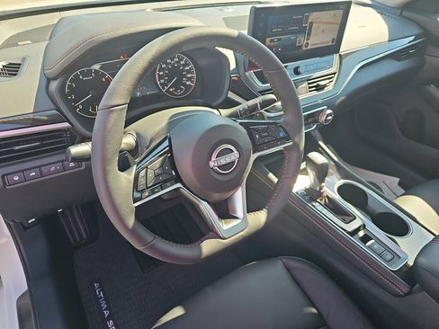 Used 2024 Nissan Altima 2.0 SR image 6