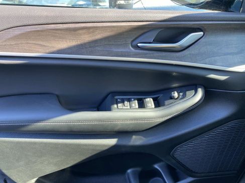 New 2026 Jeep Grand Cherokee Altitude image 17