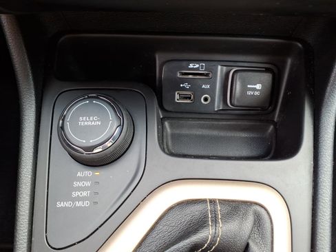 Used 2015 Jeep Cherokee Latitude image 14