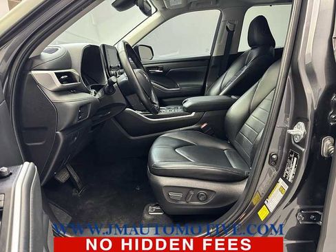 Used 2021 Toyota Highlander XLE image 13