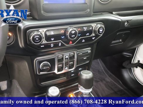 Used 2023 Jeep Gladiator Willys image 21