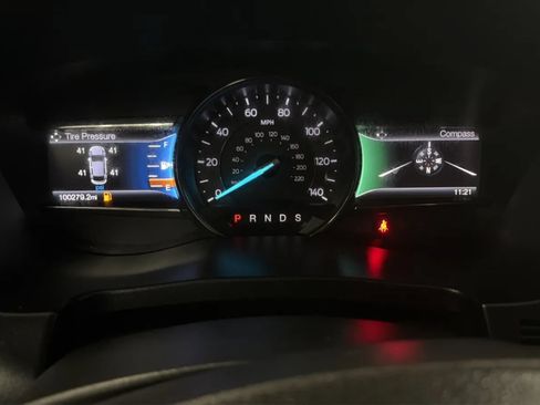 Used 2017 Ford Explorer XLT w/ Equipment Group 201A FWD image 11