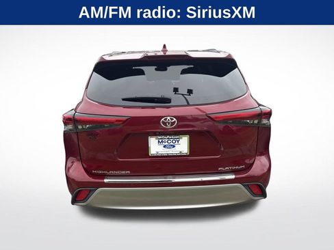 Used 2021 Toyota Highlander Platinum FWD image 4