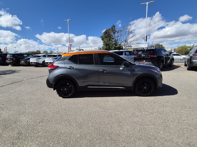 Used 2019 Nissan Kicks SR w/ SR Premium Package FWD image 2