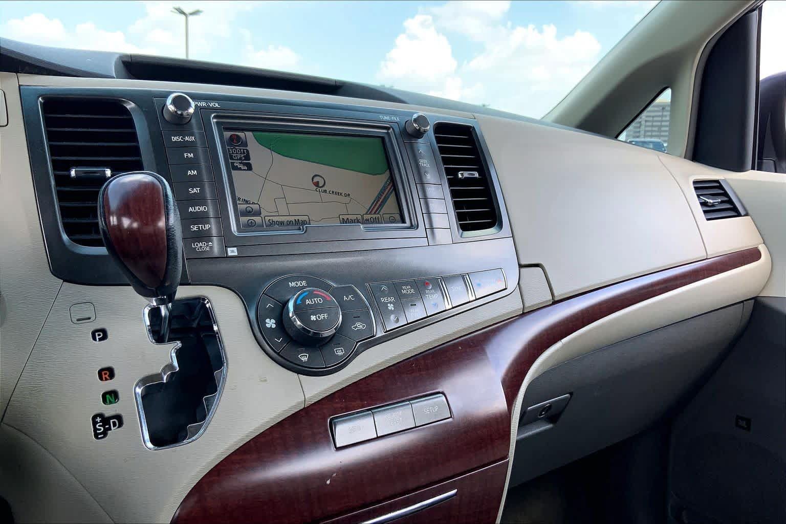 Used 2011 Toyota Sienna XLE w/ XLE Navigation Pkg FWD image 33