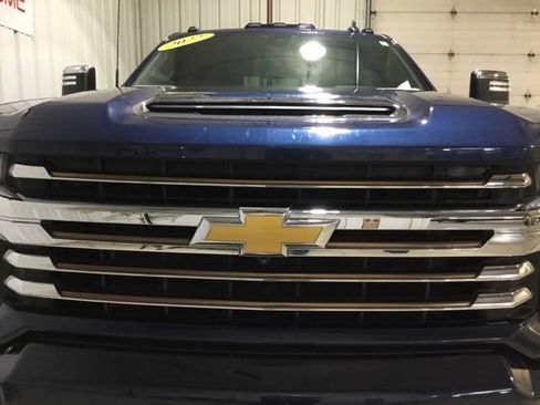 Used 2022 Chevrolet Silverado 2500 High Country w/ Technology Package image 5