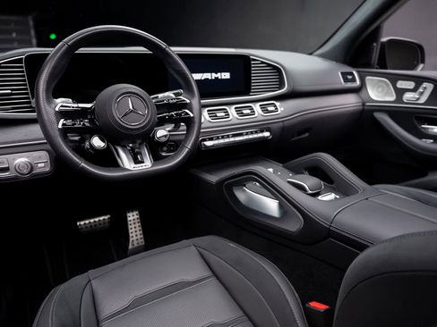 Used 2024 Mercedes-Benz GLS 63 AMG 4MATIC image 2