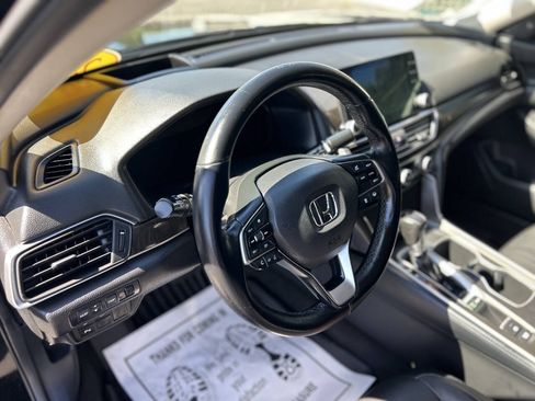 Used 2018 Honda Accord Touring image 9