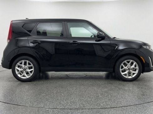 Used 2025 Kia Soul LX w/ LX Technology Package FWD image 11