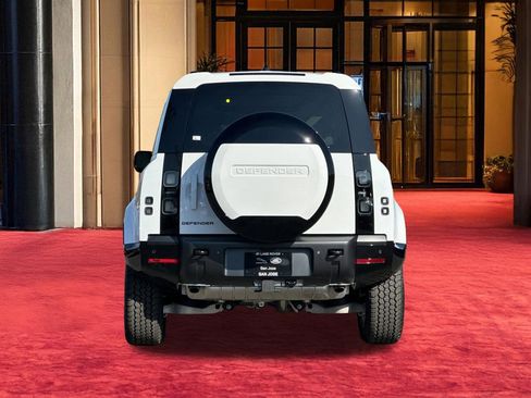 New 2026 Land Rover Defender 110 X-Dynamic SE image 9