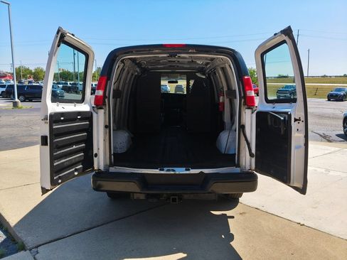 Used 2020 Chevrolet Express 2500 w/ Driver Convenience Package RWD image 8