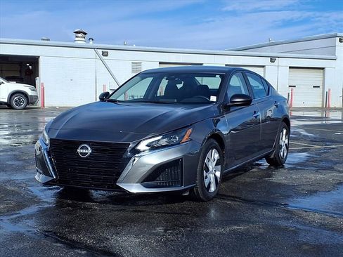 Used 2025 Nissan Altima 2.5 S image 2