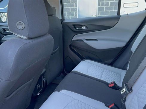 Used 2021 Chevrolet Equinox LS image 34