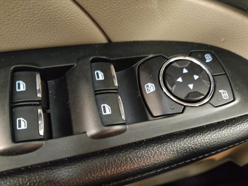 Used 2018 Ford Explorer XLT image 27