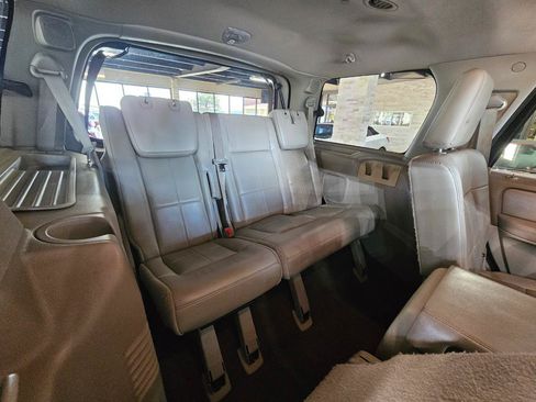 Used 2014 Lincoln Navigator 4WD image 23