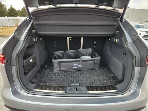 Certified 2026 Jaguar F-PACE R-Dynamic S image 8